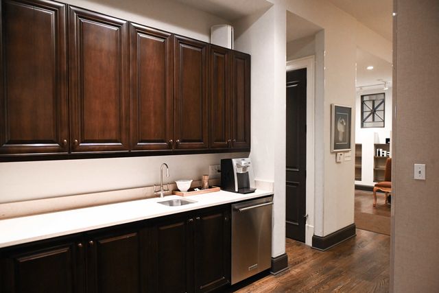 15 E Pearson Street, Chicago, IL 60611