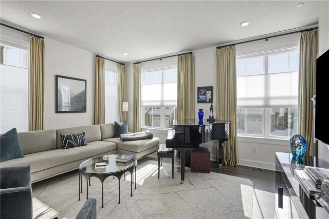 401 SPRUCE LANE, North Strabane, PA 15317