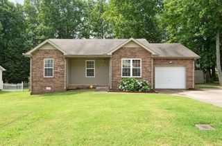 628 Ashley Oaks Dr, Clarksville, TN 37042