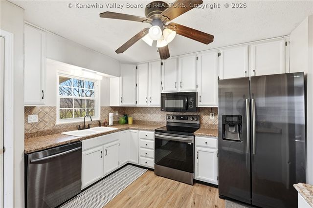 509 Hurricane Court, Hurricane, WV 25526