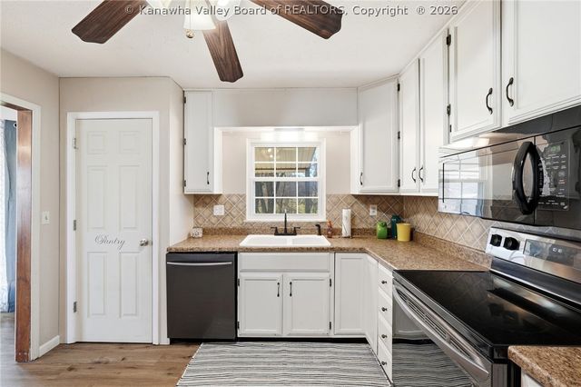 509 Hurricane Court, Hurricane, WV 25526