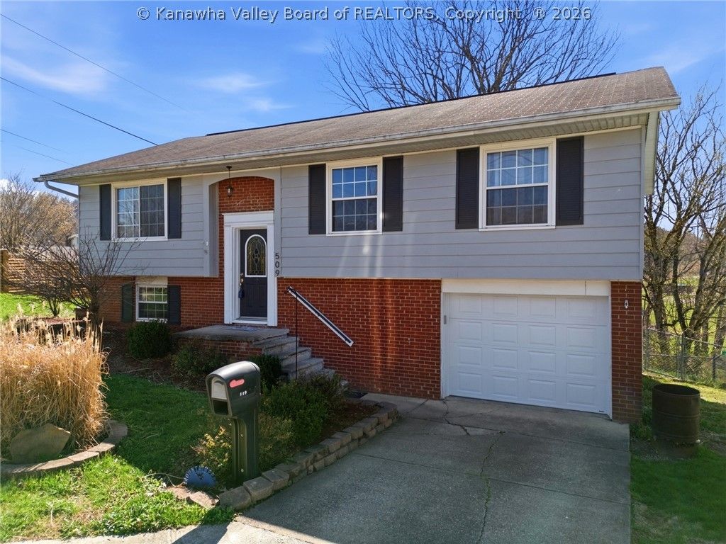 509 Hurricane Court, Hurricane, WV 25526