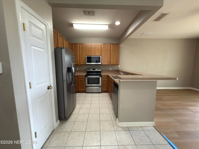 5841 PARKSTONE CROSSING Drive, Jacksonville, FL 32258