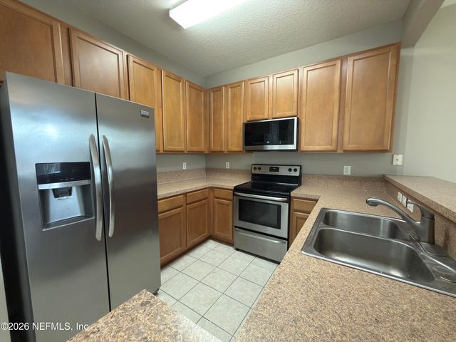 5841 PARKSTONE CROSSING Drive, Jacksonville, FL 32258