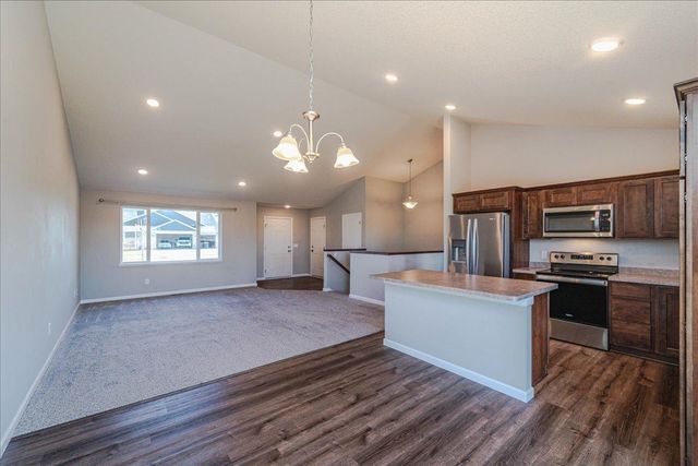 922 Prestwick Drive, Belle Plaine, MN 56011