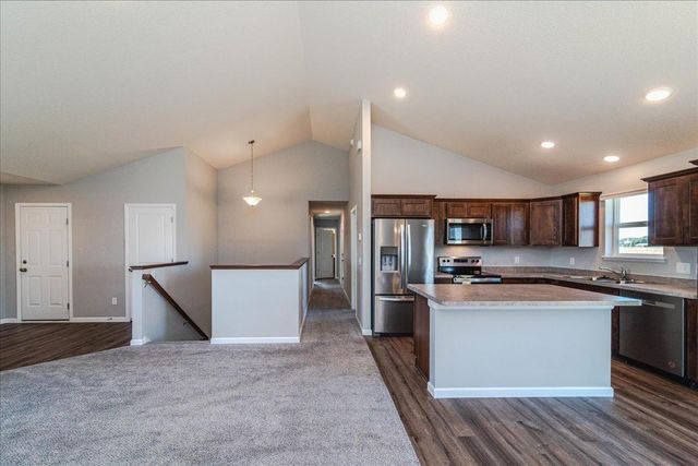 922 Prestwick Drive, Belle Plaine, MN 56011