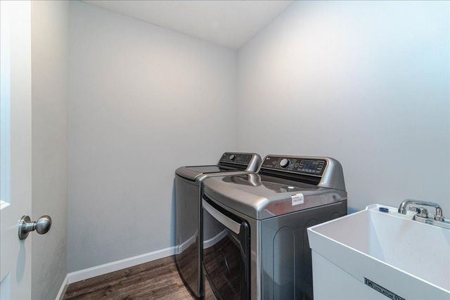 922 Prestwick Drive, Belle Plaine, MN 56011