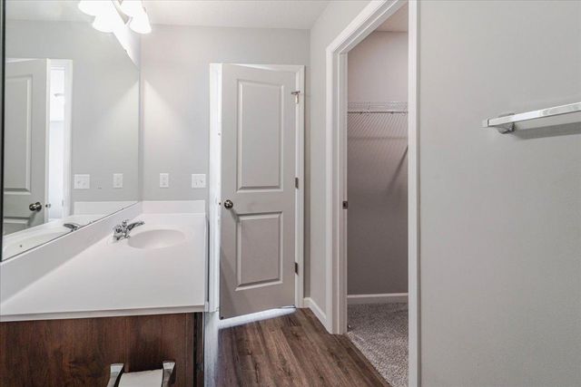 922 Prestwick Drive, Belle Plaine, MN 56011