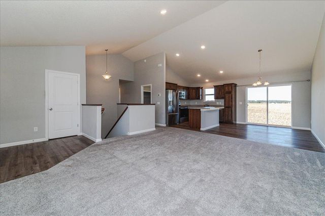 922 Prestwick Drive, Belle Plaine, MN 56011