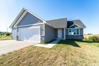 922 Prestwick Drive, Belle Plaine, MN 56011