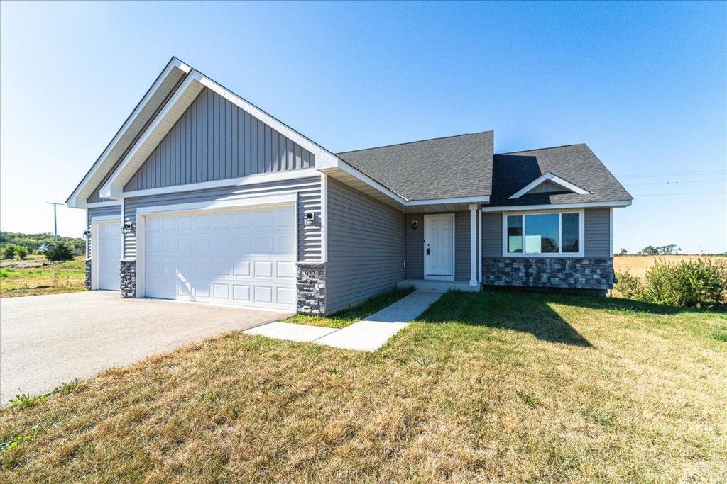 922 Prestwick Drive, Belle Plaine, MN 56011