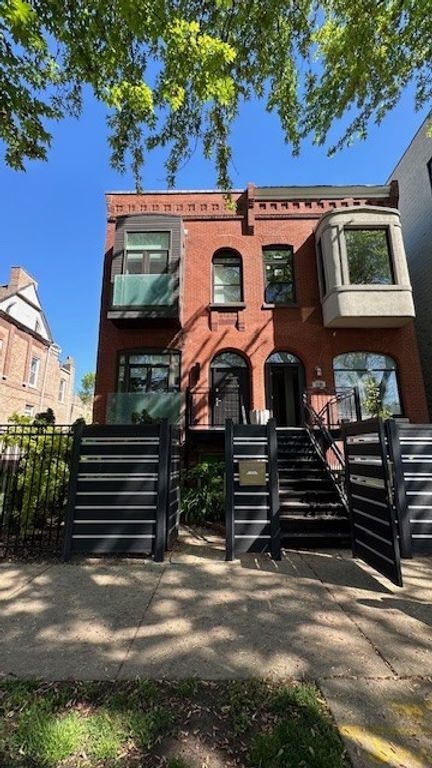 2142 W Monroe Street 1, Chicago, IL 60612