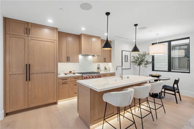 605 Carnation, Corona Del Mar, CA 92625