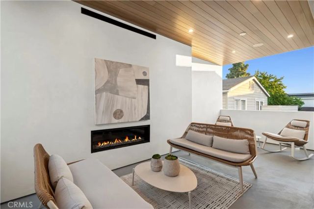 605 Carnation, Corona Del Mar, CA 92625