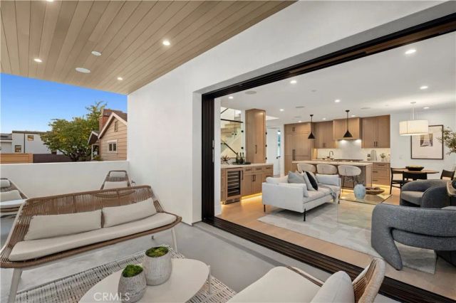 605 Carnation, Corona Del Mar, CA 92625