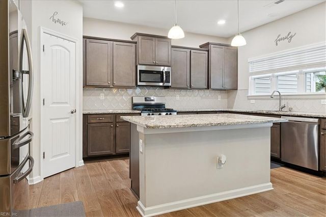 615 Clarion LN, Chesapeake, VA 23320