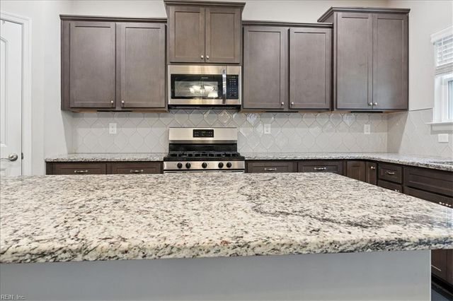 615 Clarion LN, Chesapeake, VA 23320