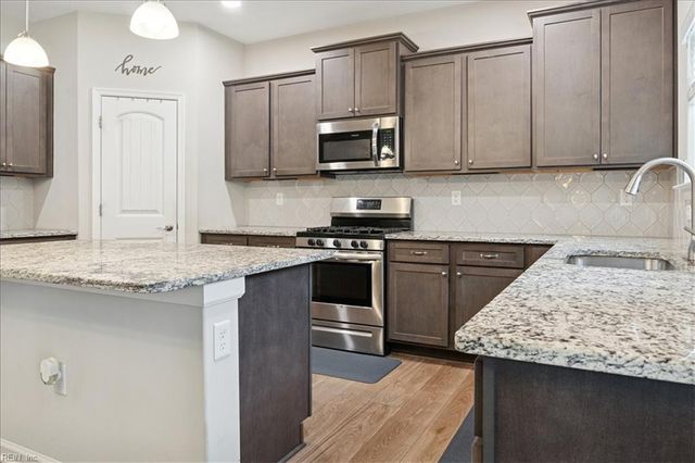 615 Clarion LN, Chesapeake, VA 23320