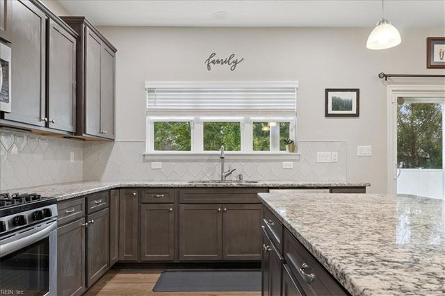615 Clarion LN, Chesapeake, VA 23320