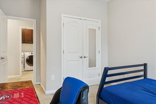 615 Clarion LN, Chesapeake, VA 23320