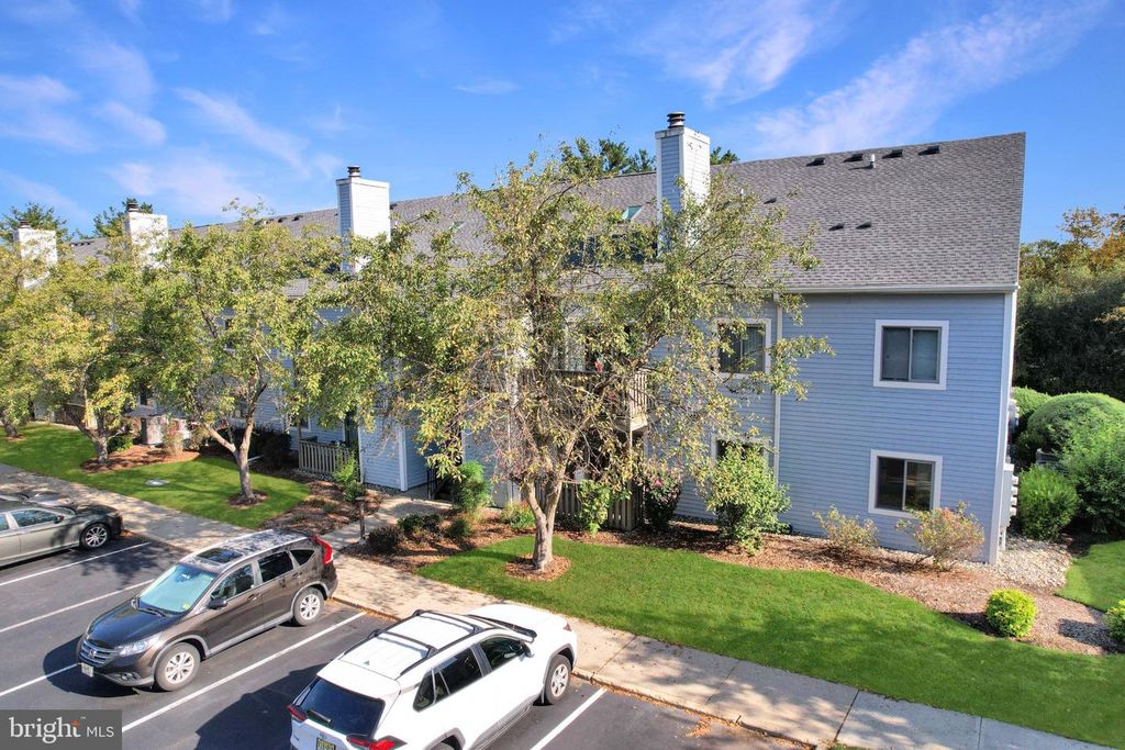 2013 ASPEN DR, PLAINSBORO, NJ 08536 — exterior