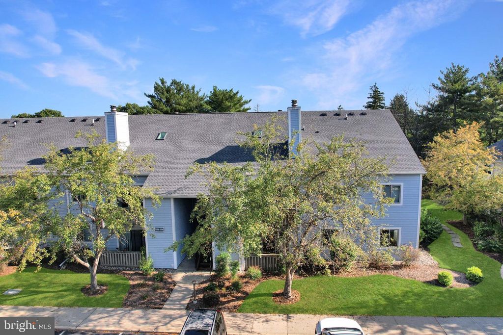 2013 ASPEN DR, PLAINSBORO, NJ 08536 — photo 2