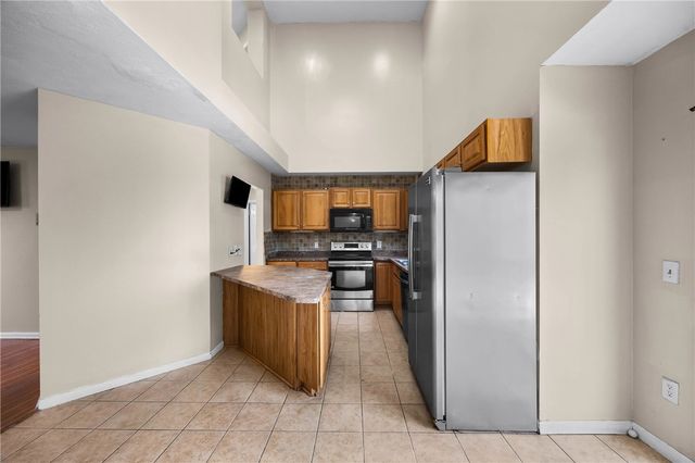 12 Cashmere Court, Irondequoit, NY 14609