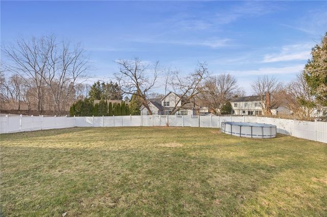 12 Cashmere Court, Irondequoit, NY 14609