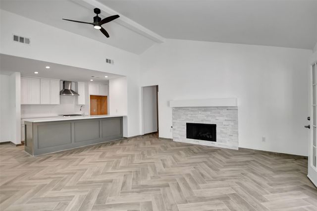 7 Bitterwood Court, The Woodlands, TX 77381