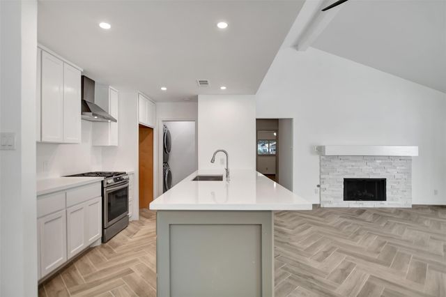 7 Bitterwood Court, The Woodlands, TX 77381