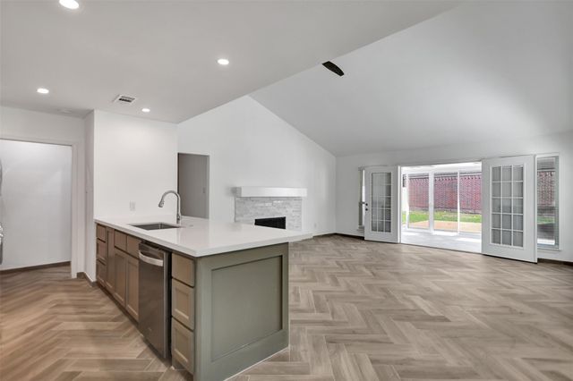 7 Bitterwood Court, The Woodlands, TX 77381