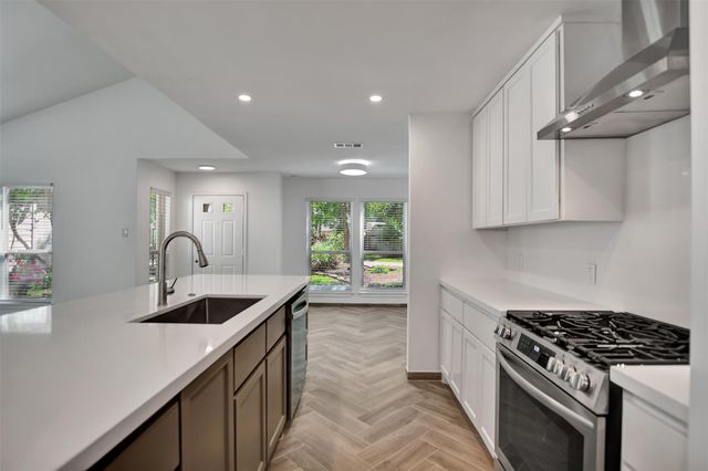 7 Bitterwood Court, The Woodlands, TX 77381