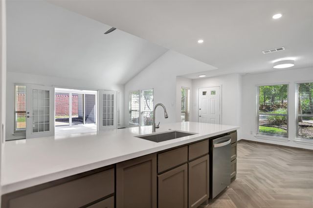 7 Bitterwood Court, The Woodlands, TX 77381