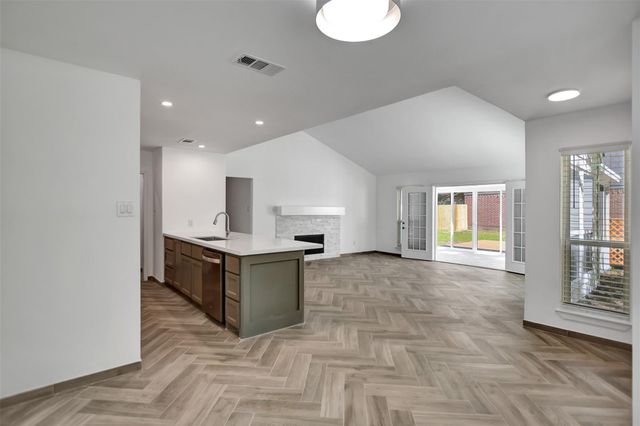 7 Bitterwood Court, The Woodlands, TX 77381