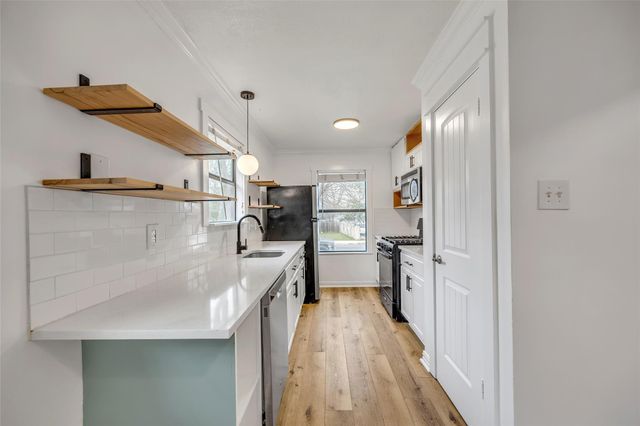 7004 Trendal LN, Austin, TX 78744