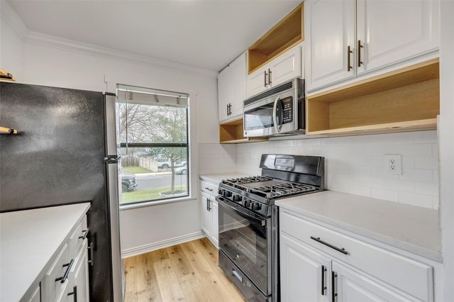 7004 Trendal LN, Austin, TX 78744