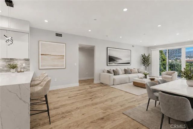 5820 La Mirada Avenue 402, Hollywood, CA 90038