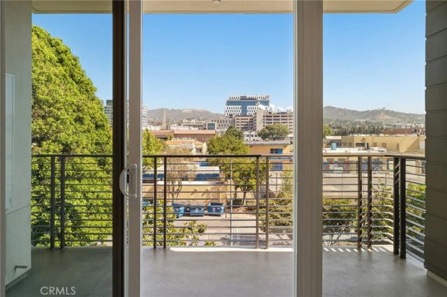 5820 La Mirada Avenue 402, Hollywood, CA 90038