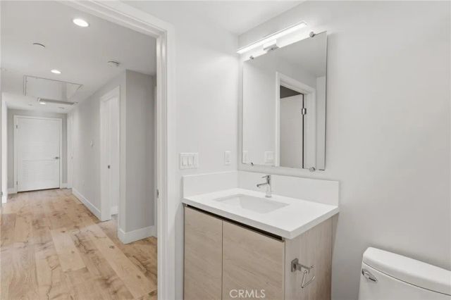 5820 La Mirada Avenue 402, Hollywood, CA 90038