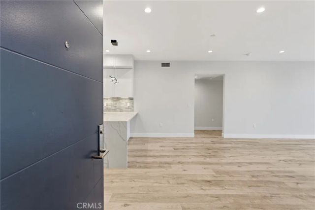 5820 La Mirada Avenue 402, Hollywood, CA 90038