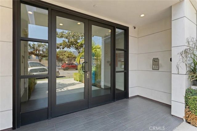 5820 La Mirada Avenue 402, Hollywood, CA 90038