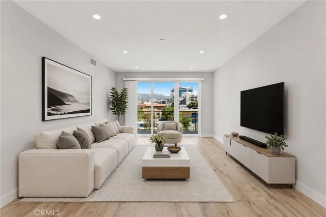 5820 La Mirada Avenue 402, Hollywood, CA 90038