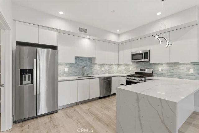 5820 La Mirada Avenue 402, Hollywood, CA 90038