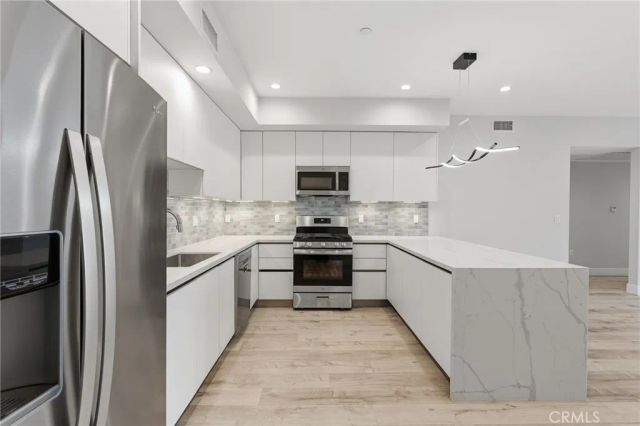 5820 La Mirada Avenue 402, Hollywood, CA 90038