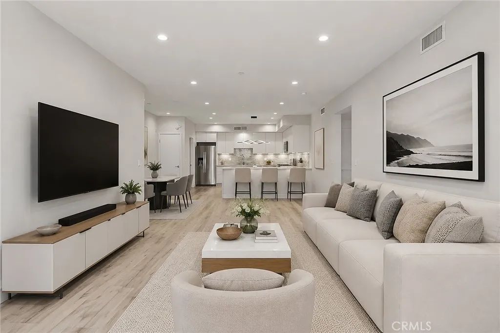 5820 La Mirada Avenue 402, Hollywood, CA 90038