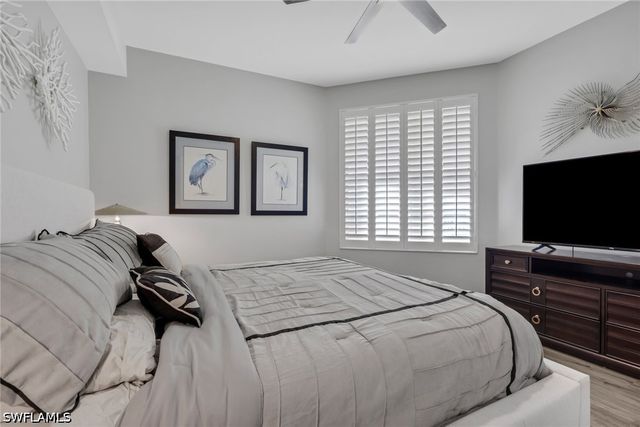 420 Cove Tower DR 802, Naples, FL 34110