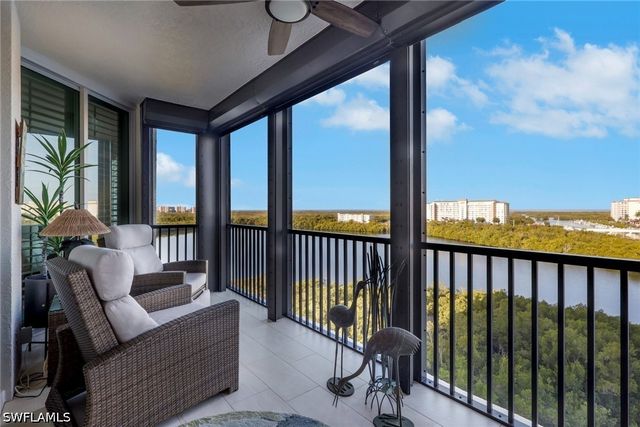 420 Cove Tower DR 802, Naples, FL 34110