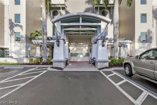 420 Cove Tower DR 802, Naples, FL 34110