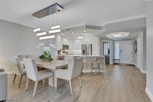 420 Cove Tower DR 802, Naples, FL 34110
