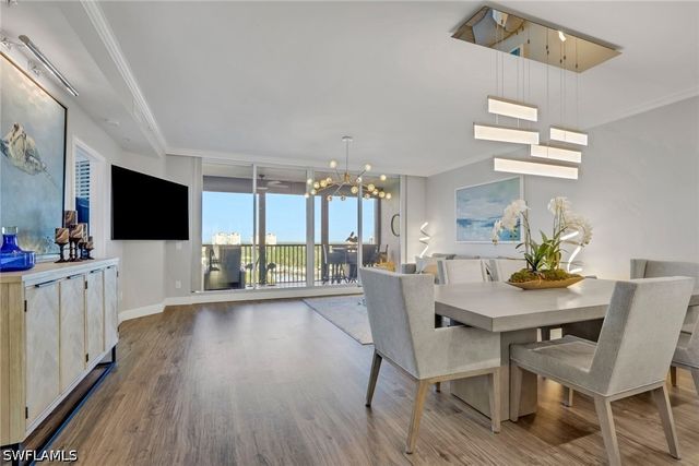 420 Cove Tower DR 802, Naples, FL 34110